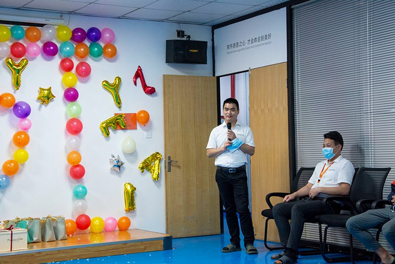 黃宏亮總經(jīng)理講話 黃宏亮總經(jīng)理講話